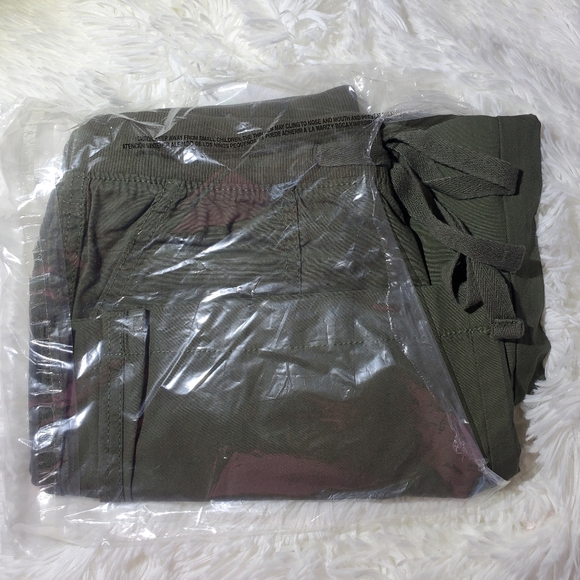 Pants - St. John's Bay Olive NEW - Picture 4 of 4